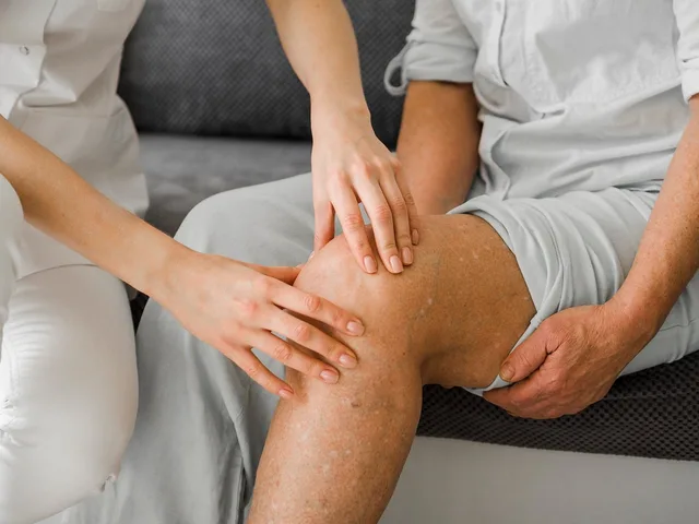 knee, orthopedics, therapy, pain, medical, health, physiotherapy, joint, arthritis, exercise, muscles, physiotherapist, treatment, healthcare, rehabilitation, orthopedic, examination, elderly, diagnosis, caregiver, nursing. How to pick HIPAA-compliant scheduling software for US physical therapy clinics
