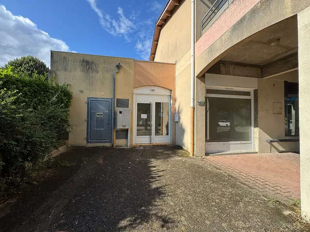 Massage Therapist Office Les Érables Building. How a physical therapy business keeps service quality honest without the jargon